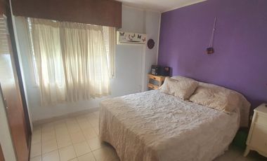 VENDO SEMIPISO. 4 DORMITORIOS, COCHERA. ZONA PARQUE U$S 130.000.-