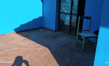 Venta excelente casa en 2 Plantas con 3 baÃ±os, fondo, jardÃ­n y cochera