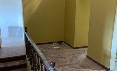 Venta excelente casa en 2 Plantas con 3 baÃ±os, fondo, jardÃ­n y cochera