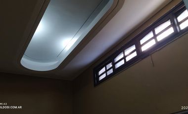 Venta excelente casa en 2 Plantas con 3 baÃ±os, fondo, jardÃ­n y cochera