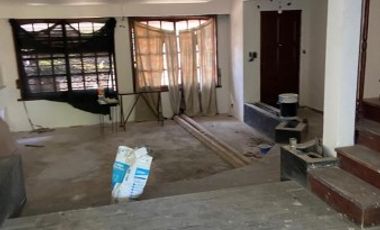 Venta excelente casa en 2 Plantas con 3 baÃ±os, fondo, jardÃ­n y cochera