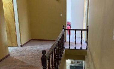 Venta excelente casa en 2 Plantas con 3 baÃ±os, fondo, jardÃ­n y cochera