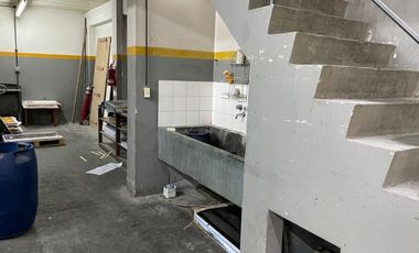 En venta | Fabrica / Edificio / fabrica con oficinas | MorÃ³n