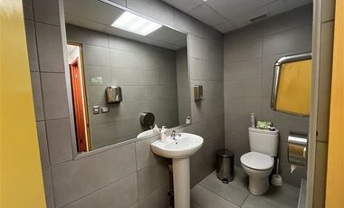 Oficina en Arriendo en Av. Las Condes / Las Tranqueras