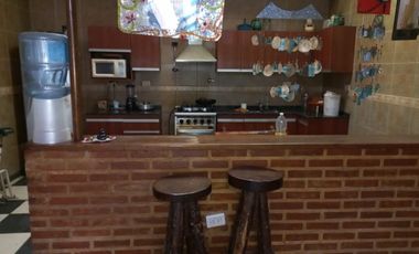 EXCELENTE CASA DE CATEGORÃA VENDO EN  BÂ° C. SATELITE - MORENO IMPERDIBLE (AUT.336)