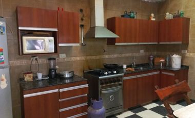 EXCELENTE CASA DE CATEGORÃA VENDO EN  BÂ° C. SATELITE - MORENO IMPERDIBLE (AUT.336)