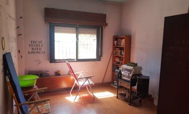 CASA CON LOCAL 4 AMBIENTES - GONZALEZ CATAN