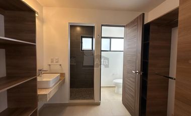 CASA EN PRIVADA CON ALBERCA en zona Walmart Muñoz – San Luis Potosí