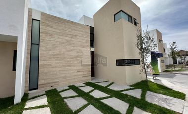 CASA EN PRIVADA CON ALBERCA en zona Walmart Muñoz – San Luis Potosí