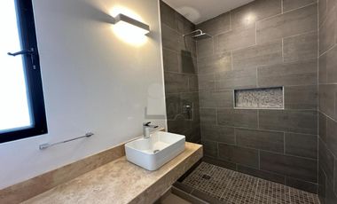 CASA EN PRIVADA CON ALBERCA en zona Walmart Muñoz – San Luis Potosí