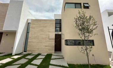 CASA EN PRIVADA CON ALBERCA en zona Walmart Muñoz – San Luis Potosí