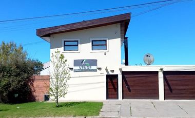 CASA MINIMALISTA. GONZALEZ CHAVES AL 2500