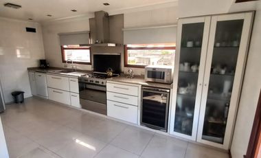CASA MINIMALISTA. GONZALEZ CHAVES AL 2500