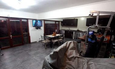 CASA MINIMALISTA. GONZALEZ CHAVES AL 2500