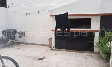 OPORTUNIDAD: VENDO LINDA CASA EN ZONA PARQUE, EN HERMOSO ENTORNO VERDE - 3 Dormitorios y Cochera