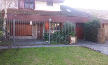 CHALET 5 AMBIENTES EN LOTE PROPIO. PARQUE LURO