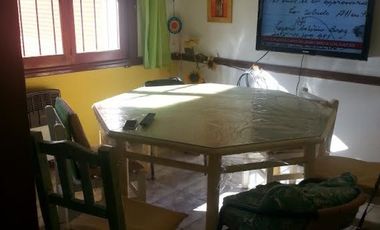 CHALET 5 AMBIENTES EN LOTE PROPIO. PARQUE LURO