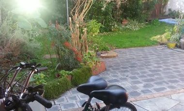 CHALET 5 AMBIENTES EN LOTE PROPIO. PARQUE LURO