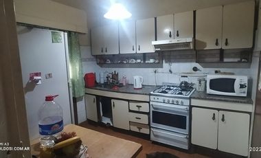 Amplia casa 5 ambientes, cocina, baÃ±o y amplio terreno