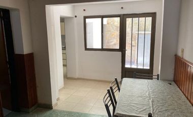 RETASADO ! IMPERDIBLE OPORTUNIDAD VENDO CASA A METROS DE LA PLAZA DE MAYO Y PEATONAL APTA CREDITO