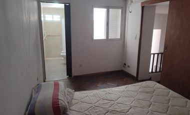 RETASADO ! IMPERDIBLE OPORTUNIDAD VENDO CASA A METROS DE LA PLAZA DE MAYO Y PEATONAL APTA CREDITO