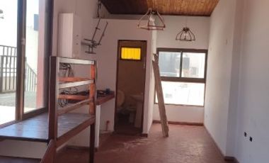 RETASADO ! IMPERDIBLE OPORTUNIDAD VENDO CASA A METROS DE LA PLAZA DE MAYO Y PEATONAL APTA CREDITO