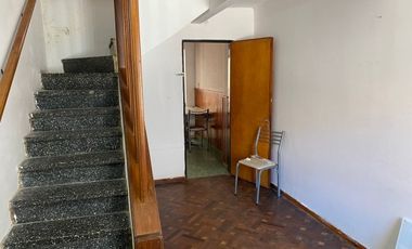 RETASADO ! IMPERDIBLE OPORTUNIDAD VENDO CASA A METROS DE LA PLAZA DE MAYO Y PEATONAL APTA CREDITO