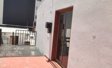 RETASADO ! IMPERDIBLE OPORTUNIDAD VENDO CASA A METROS DE LA PLAZA DE MAYO Y PEATONAL APTA CREDITO
