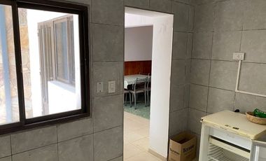 RETASADO ! IMPERDIBLE OPORTUNIDAD VENDO CASA A METROS DE LA PLAZA DE MAYO Y PEATONAL APTA CREDITO