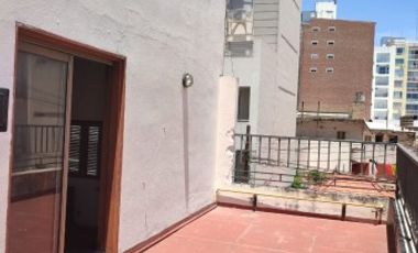 RETASADO ! IMPERDIBLE OPORTUNIDAD VENDO CASA A METROS DE LA PLAZA DE MAYO Y PEATONAL APTA CREDITO