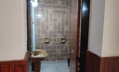 RETASADO ! IMPERDIBLE OPORTUNIDAD VENDO CASA A METROS DE LA PLAZA DE MAYO Y PEATONAL APTA CREDITO