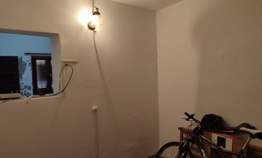 RETASADO ! IMPERDIBLE OPORTUNIDAD VENDO CASA A METROS DE LA PLAZA DE MAYO Y PEATONAL APTA CREDITO