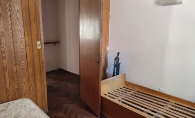 RETASADO ! IMPERDIBLE OPORTUNIDAD VENDO CASA A METROS DE LA PLAZA DE MAYO Y PEATONAL APTA CREDITO