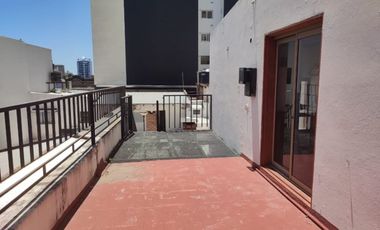 RETASADO ! IMPERDIBLE OPORTUNIDAD VENDO CASA A METROS DE LA PLAZA DE MAYO Y PEATONAL APTA CREDITO