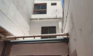 RETASADO ! IMPERDIBLE OPORTUNIDAD VENDO CASA A METROS DE LA PLAZA DE MAYO Y PEATONAL APTA CREDITO