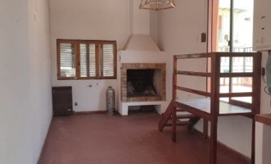 RETASADO ! IMPERDIBLE OPORTUNIDAD VENDO CASA A METROS DE LA PLAZA DE MAYO Y PEATONAL APTA CREDITO