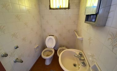 RETASADO ! IMPERDIBLE OPORTUNIDAD VENDO CASA A METROS DE LA PLAZA DE MAYO Y PEATONAL APTA CREDITO