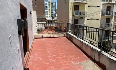 RETASADO ! IMPERDIBLE OPORTUNIDAD VENDO CASA A METROS DE LA PLAZA DE MAYO Y PEATONAL APTA CREDITO
