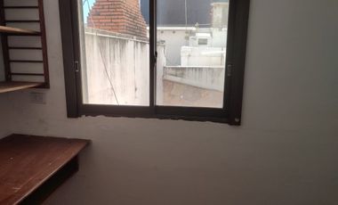 RETASADO ! IMPERDIBLE OPORTUNIDAD VENDO CASA A METROS DE LA PLAZA DE MAYO Y PEATONAL APTA CREDITO
