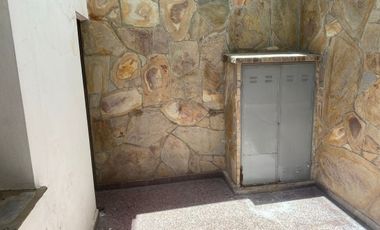 RETASADO ! IMPERDIBLE OPORTUNIDAD VENDO CASA A METROS DE LA PLAZA DE MAYO Y PEATONAL APTA CREDITO