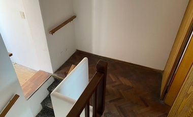 RETASADO ! IMPERDIBLE OPORTUNIDAD VENDO CASA A METROS DE LA PLAZA DE MAYO Y PEATONAL APTA CREDITO