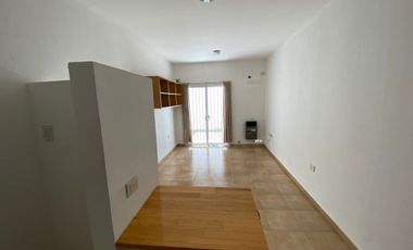 SE VENDE MONOAMBIENTE PLANTA BAJA CON PATIO ZONA CENTRO