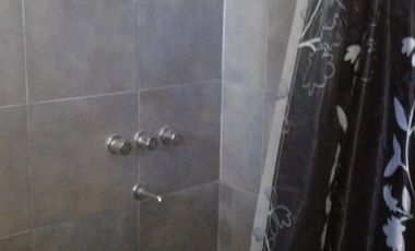 Chalet tres ambientes con gran parte con piscina + dpto. de un ambiente. Sierra de los Padres