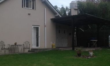 Chalet tres ambientes con gran parte con piscina + dpto. de un ambiente. Sierra de los Padres