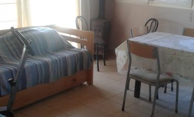 Chalet tres ambientes con gran parte con piscina + dpto. de un ambiente. Sierra de los Padres