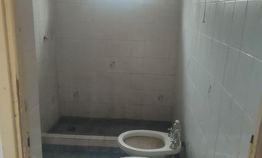 Lote con casa a reciclar