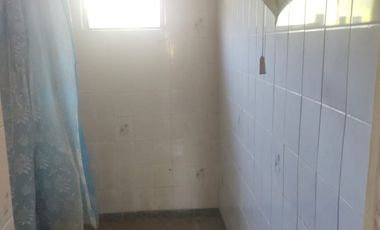 Lote con casa a reciclar