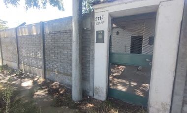 Lote con casa a reciclar