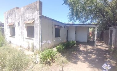 Lote con casa a reciclar