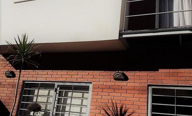 Duplex de 3 Ambientes con Patio y Cochera.